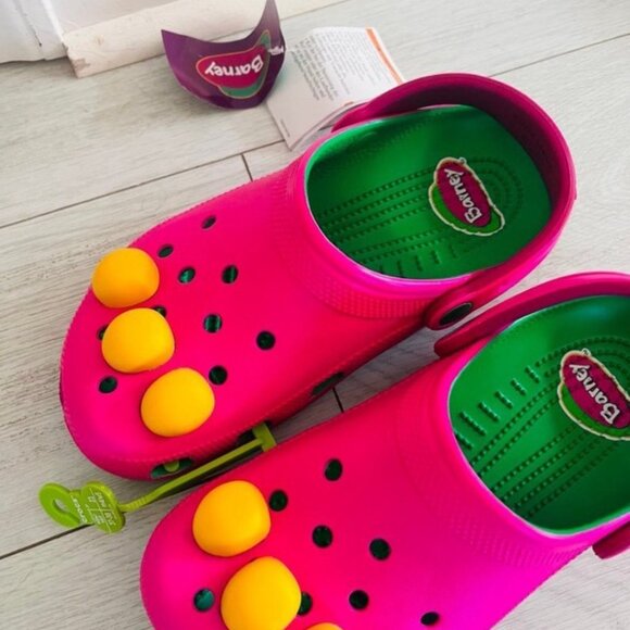 BARNEY CROCS SIZE  J4 - Picture 4 of 5